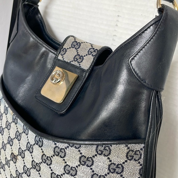 Authentic Gucci Canvas/Leather Shoulder Bag. - Picture 7 of 17